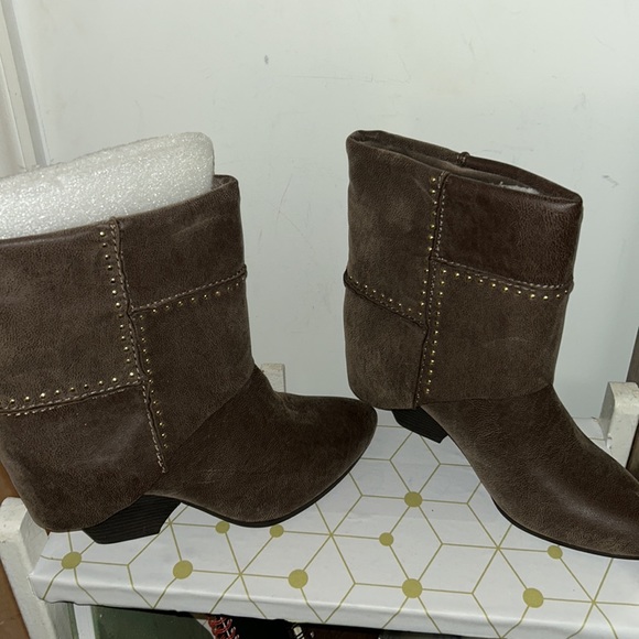 Fergie boots - Picture 2 of 4